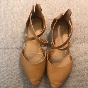 Zip up pointed flats